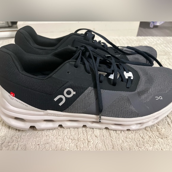 On Running Cloudrunner - Black - Picture 1 of 8